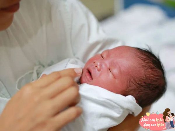 7 điều tránh khi làm khách đi thăm trẻ sơ sinh, kẻo vô tình rước thêm bệnh cho đứa trẻ - 7