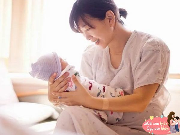 7 điều tránh khi làm khách đi thăm trẻ sơ sinh, kẻo vô tình rước thêm bệnh cho đứa trẻ - 4