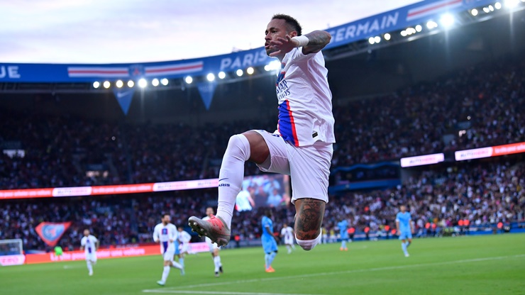 Cầu thủ ở World Cup kiếm tiền như nước, sở hữu cả biệt thự, siêu xe và trực thăng - 3