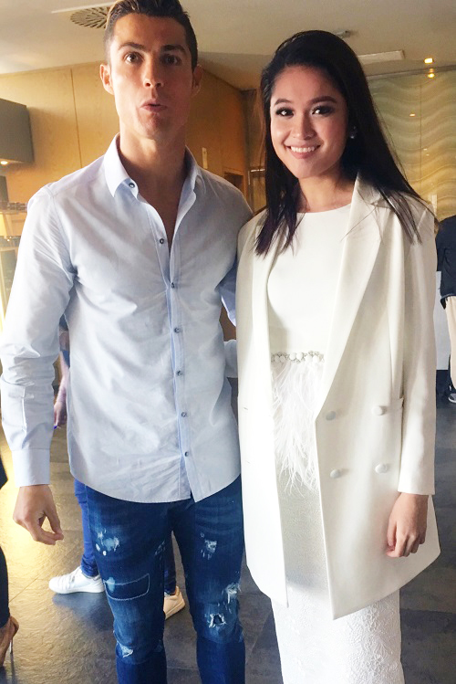 Á hậu Việt Nam được CR7 ôm eo khiến fan "phát hờn" giờ ra sao? - 1