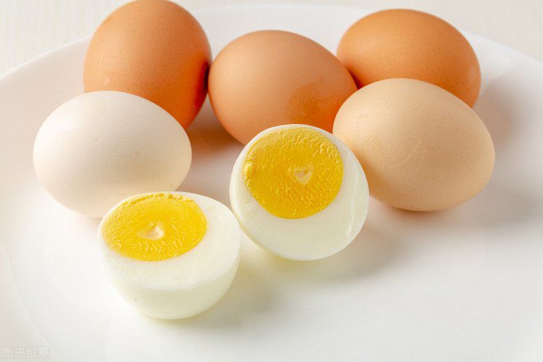 Lấy cây kim chọc 1 lỗ vào trứng trước khi luộc có tác dụng không ngờ, biết xong ai cũng thi nhau làm - 5