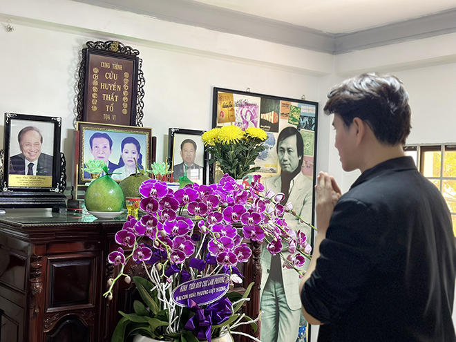 Vũ Mạnh Cường đến thắp hương, thăm lại căn nhà cũ của cố nhạc sĩ Lam Phương - 3