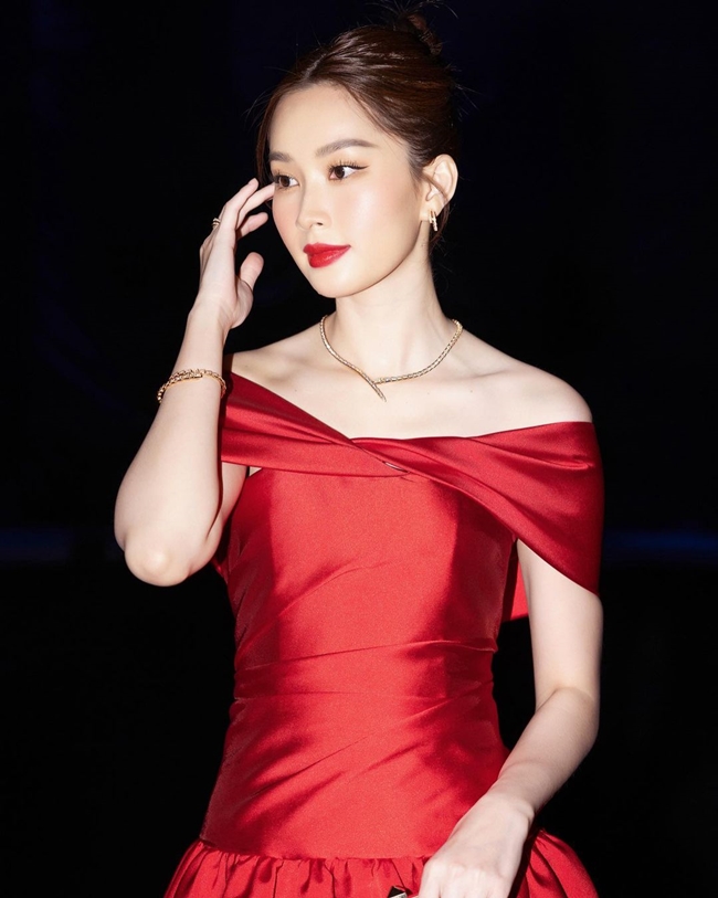 &#34;Thần tiên tỷ tỷ&#34; thế hệ mới là người đẹp 2k2 quê Thanh Hóa có vượt mặt hot girl xứ Lạng? - 21