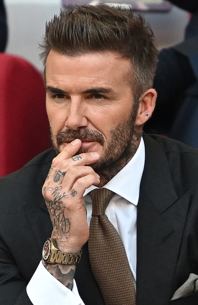 Ảnh chụp chung với David Beckham, C.Ronaldo của dàn mỹ nhân Việt khiến MXH &#34;sốt xình xịch&#34; - 1