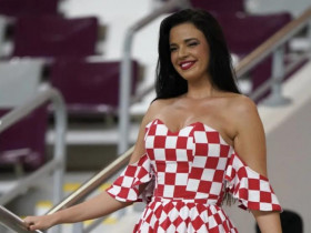 Nữ cổ động viên "nóng bỏng nhất World Cup" tái xuất trong trận thứ hai của ĐT Croatia