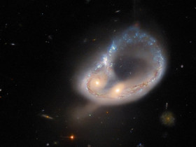 Hình ảnh ngoạn mục về cảnh hợp nhất các thiên hà