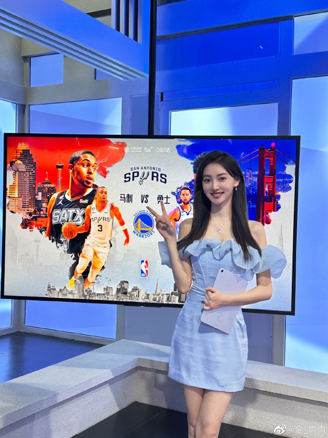 Nữ MC dẫn sóng World Cup gây nghẽn mạng vì quá xinh đẹp - 7