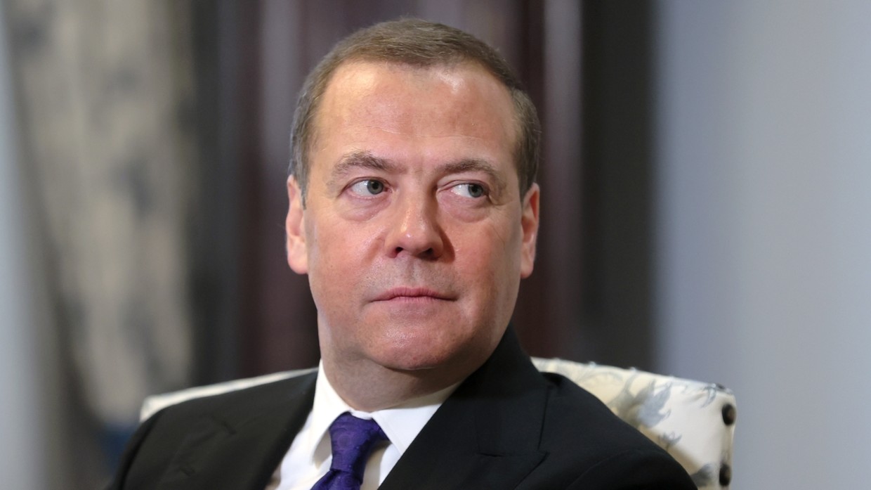 Ông Medvedev nói về dấu hiệu rạn nứt trong quan hệ Mỹ - EU - 1