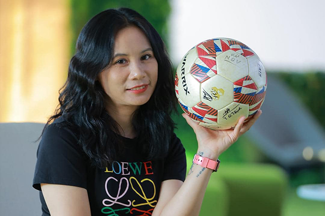 Nữ cầu thủ bình luận World Cup gây sốt mạng xã hội có thành tích &#34;đáng nể&#34; thế này - 8