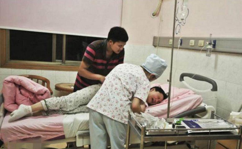 Trước khi vào phòng sinh, em dâu cố dúi cho tôi 1 mẩu giấy tiết lộ sự thật về mẹ chồng - 3