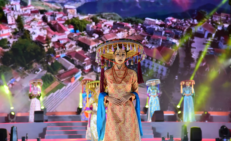 Lễ hội Áo dài Du lịch Hà Nội 2022: Tiếp nối những câu chuyện về văn hóa qua tà áo dài dân tộc - 6