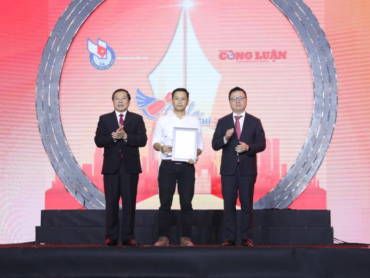 “Khoảnh khắc Báo chí 2021”: Tinh thần dấn thân và nhân văn của những nhà báo tận tâm