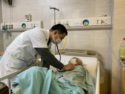 Y tế - Hà Nội: Trời lạnh, người mắc bệnh phổi nhập viện tăng 130%, nhiều người thở máy, bác sĩ khuyến cáo việc cần làm ngay