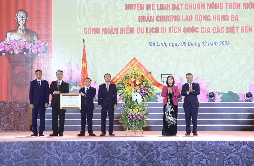 Huyện Mê Linh đón nhận nhiều danh hiệu cao quý - 4
