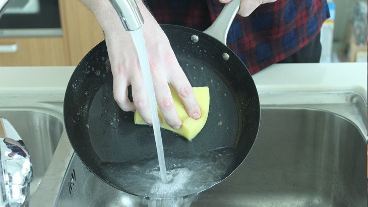 Chảo chống dính mới mua về nhớ làm thêm bước này, chảo siêu bền, dùng được lâu hơn - 4