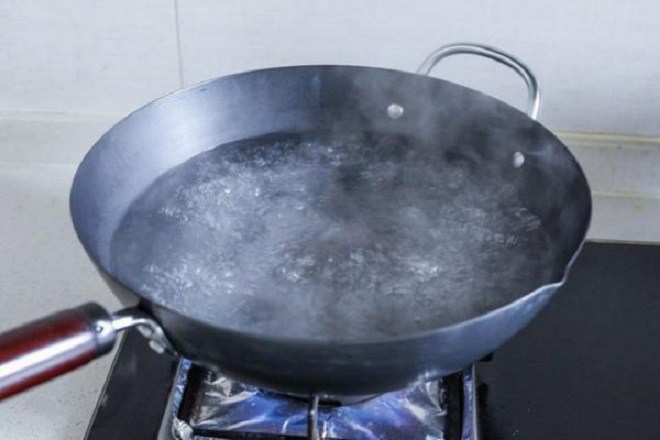 Chảo chống dính mới mua về nhớ làm thêm bước này, chảo siêu bền, dùng được lâu hơn - 1