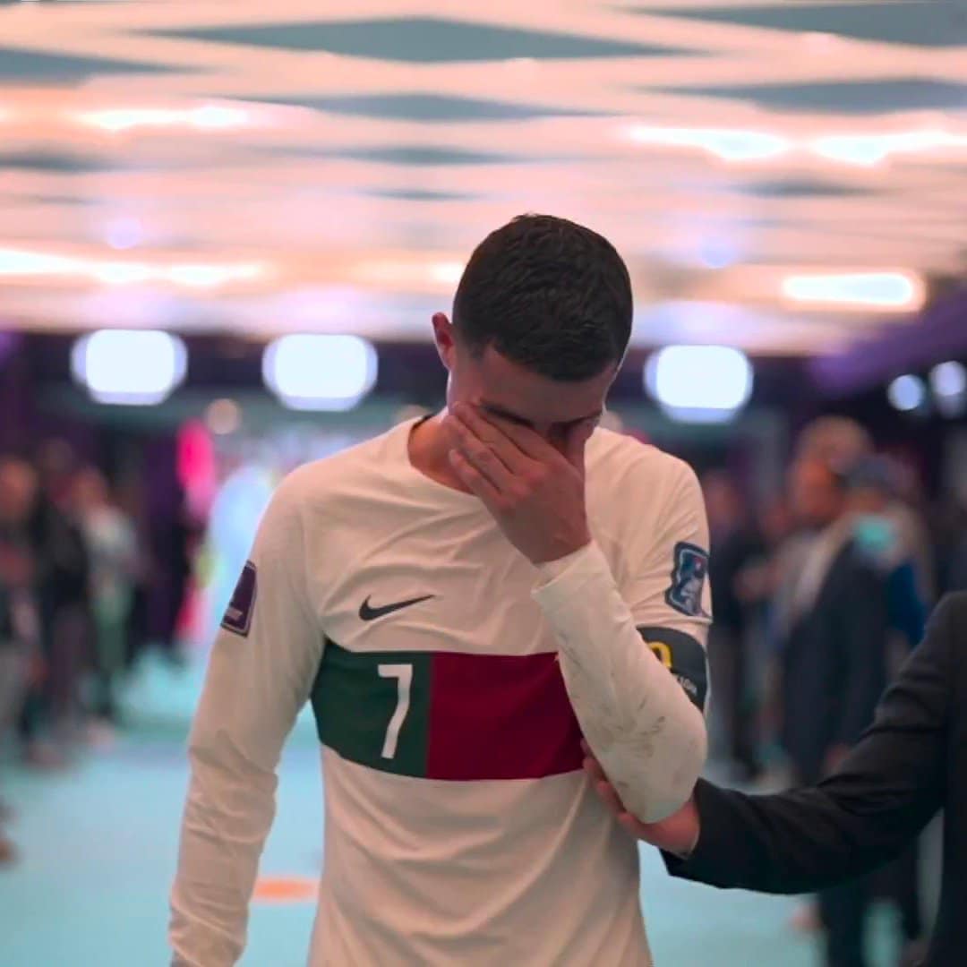 Nước mắt Ronaldo rơi, sao Việt nói gì khi Bồ Đào Nha bị loại? - 1