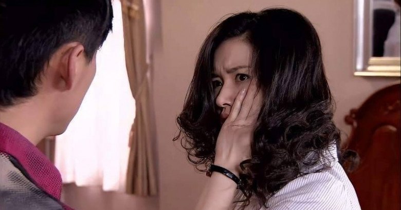 Ly hôn 1 năm, nằm viện hỏi vay tiền chồng cũ, đọc tin nhắn của anh tôi hối hận không nguôi - 2