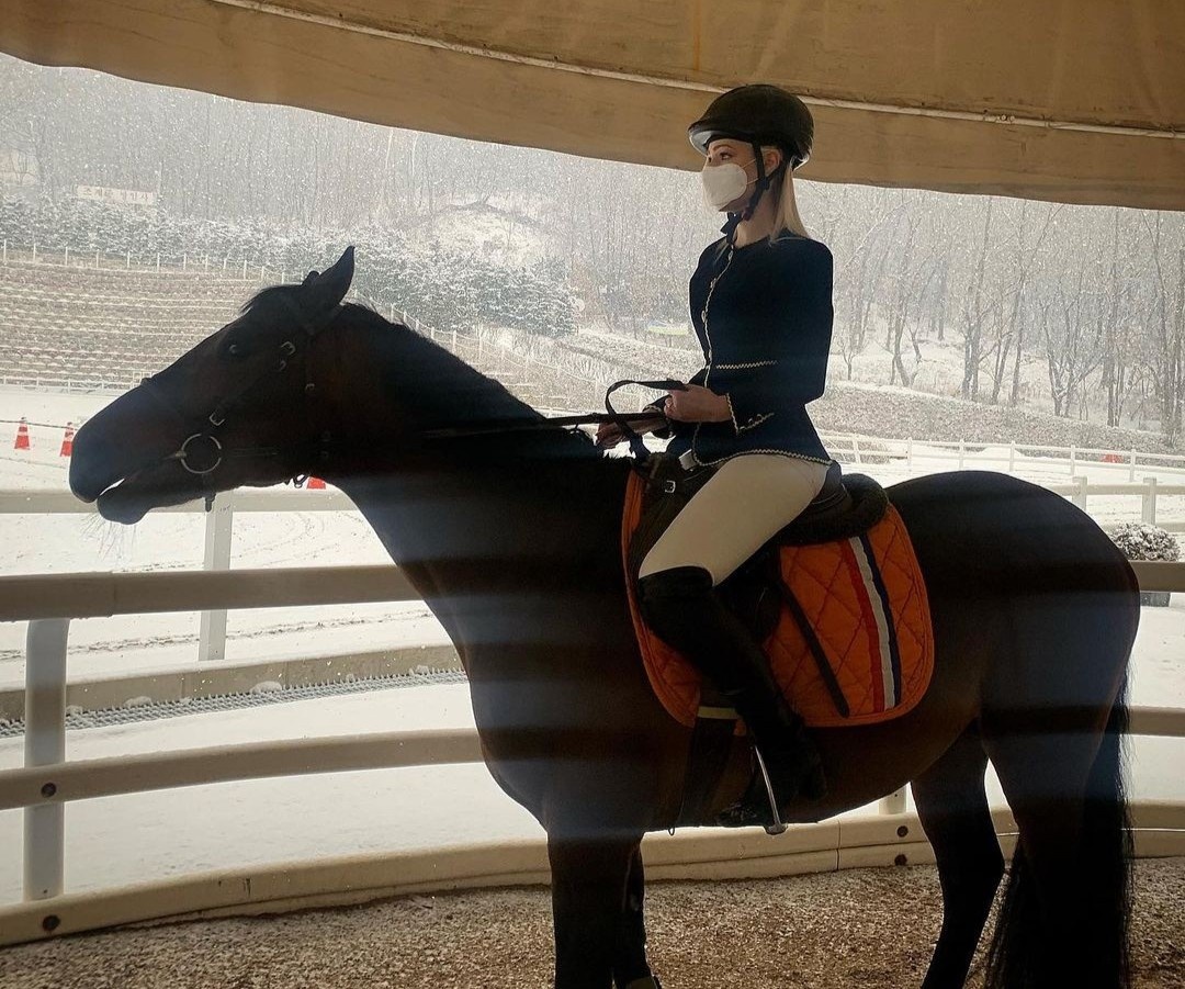 2 nàng mẫu Uzbekistan, Li Băng nổi tiếng ở Hàn Quốc nhờ vẻ ngoài đẹp tựa "búp bê sống" - 10