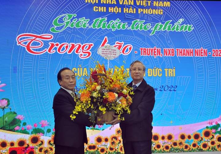 Chi hội Nhà văn Việt Nam tại Hải Phòng giới thiệu tự truyện “Trong bão” của nhà văn Trần Đức Trí - 1