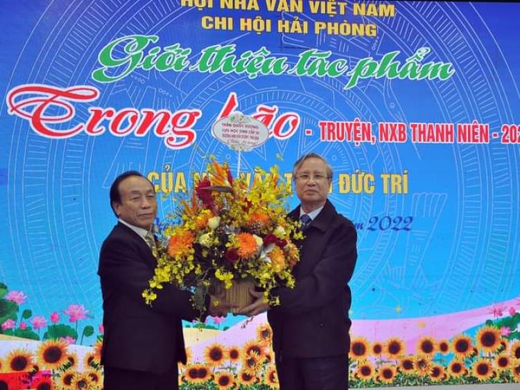 Chi hội Nhà văn Việt Nam tại Hải Phòng giới thiệu tự truyện “Trong bão” của nhà văn Trần Đức Trí