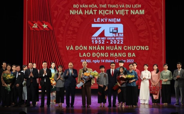 70 năm thành lập Nhà hát kịch Việt Nam: Xứng đáng là cánh chim đầu đàn của nền sân khấu cách mạng - 4