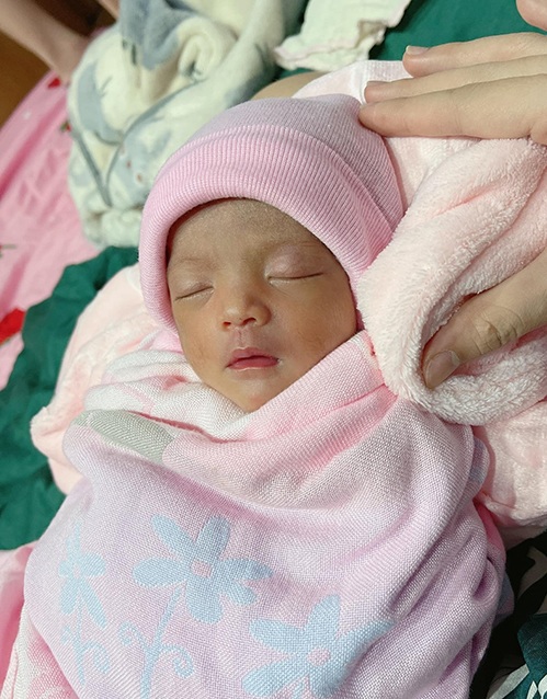 Chuyện đẻ sinh non của sao Việt: Con Hồ Ngọc Hà phải dùng ống thở, con Khánh Thi nằm viện 21 ngày - 14