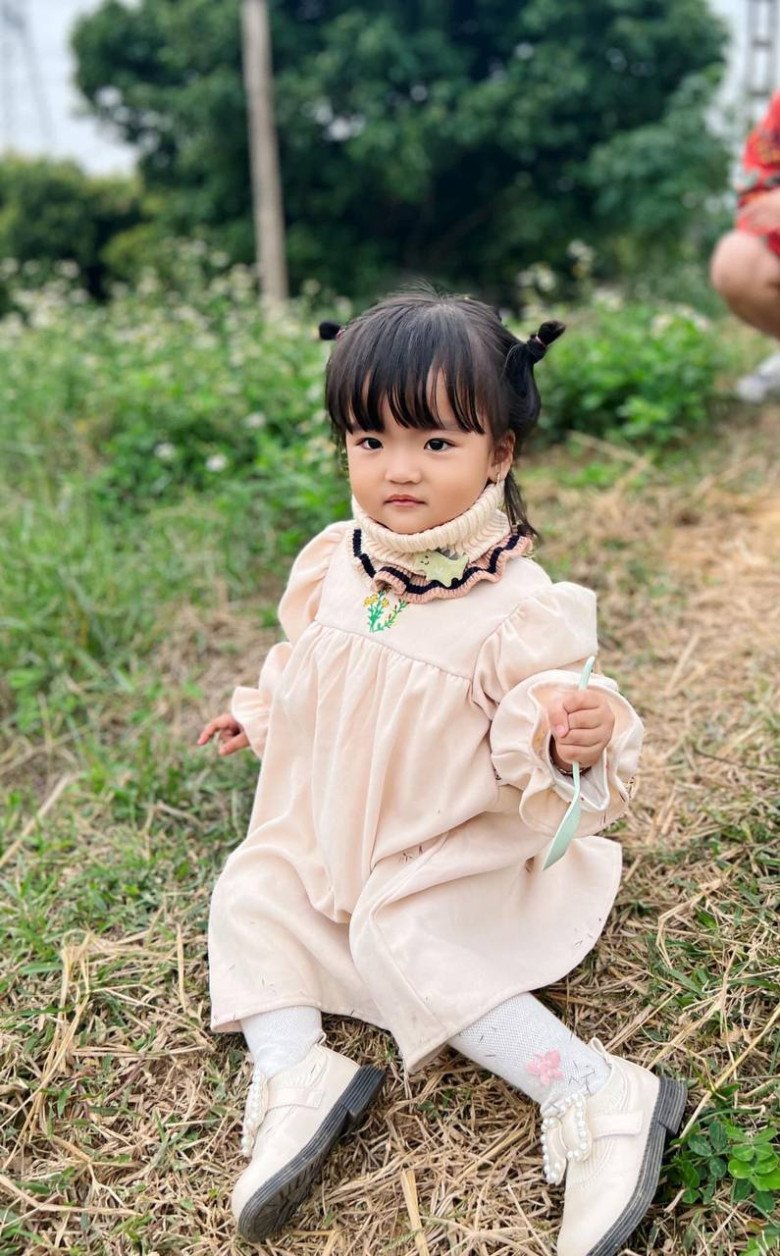 Chuyện đẻ sinh non của sao Việt: Con Hồ Ngọc Hà phải dùng ống thở, con Khánh Thi nằm viện 21 ngày - 15