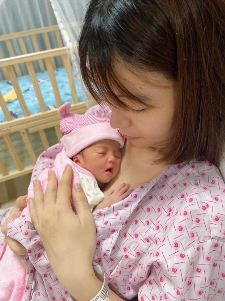 Chuyện đẻ sinh non của sao Việt: Con Hồ Ngọc Hà phải dùng ống thở, con Khánh Thi nằm viện 21 ngày - 13