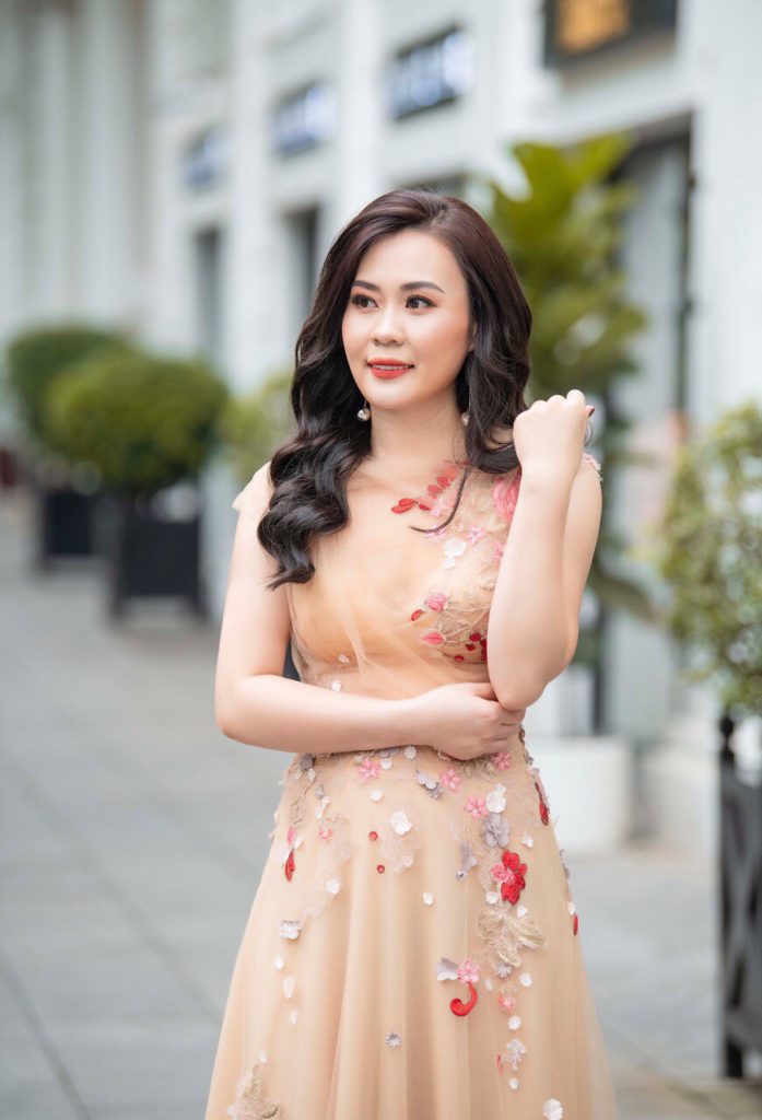 Hoa hậu Phan Kim Oanh bất ngờ thành mỹ nhân của &#34;Đại gia chân đất&#34;, hé lộ cát-xê gây tò mò - 3