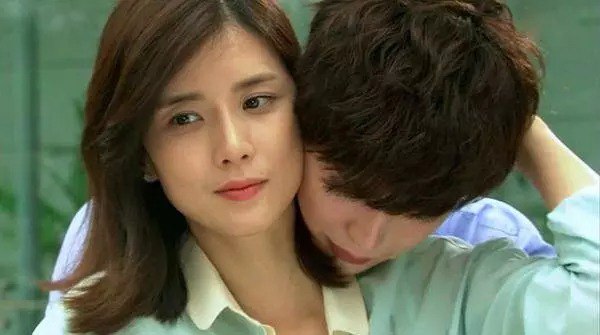 Đi làm xa nhớ nhà gọi về nhưng quên tắt máy, nghe vợ nựng con tôi xót xa quyết ly hôn  - 1
