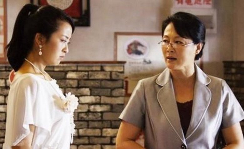 Nghe mẹ chồng khoe khoang về bạn gái của em trai, tôi cười khẩy đưa một thứ, mặt bà cắt không còn giọt máu - 1