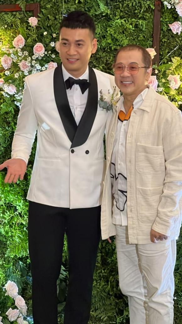 "Trai nhảy" Ngọc Thuận bật khóc trong đám cưới với vợ kém 17 tuổi - 4