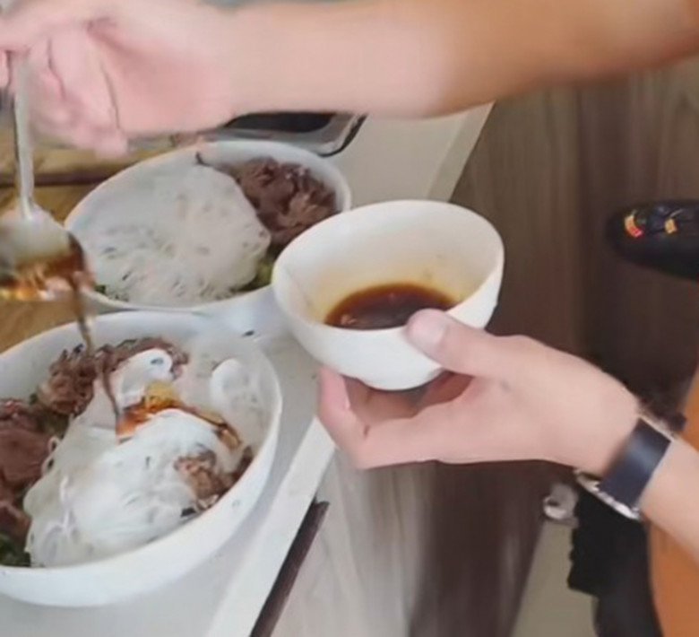 Chàng trai không chân bắt trend &#34;vác vợ bầu trên vai&#34;, nhìn cuộc sống hạnh phúc ai cũng khen ngợi - 3