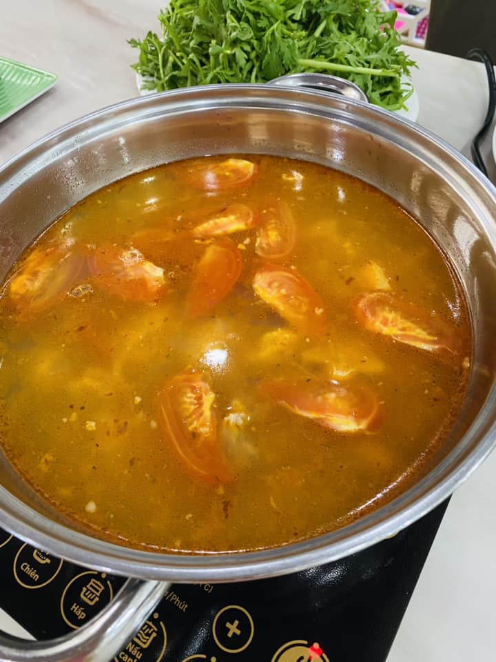 Vợ cũ 68 tuổi của Đàm Vĩnh Hưng đến nhà Vy Oanh, khen chồng đại gia của nữ ca sĩ nấu ăn tuyệt vời - 9