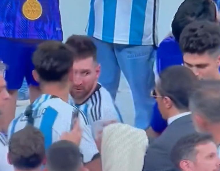 "Thánh rắc muối" là ai mà khiến Messi khó chịu khi đứng chung khung hình? - 1