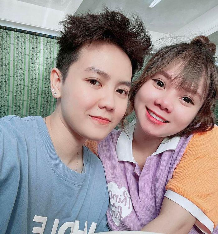 Bà bầu Múi Xù đáp trả khi có người hỏi kém duyên về cách xưng hô của cặp đôi LGBT - 2
