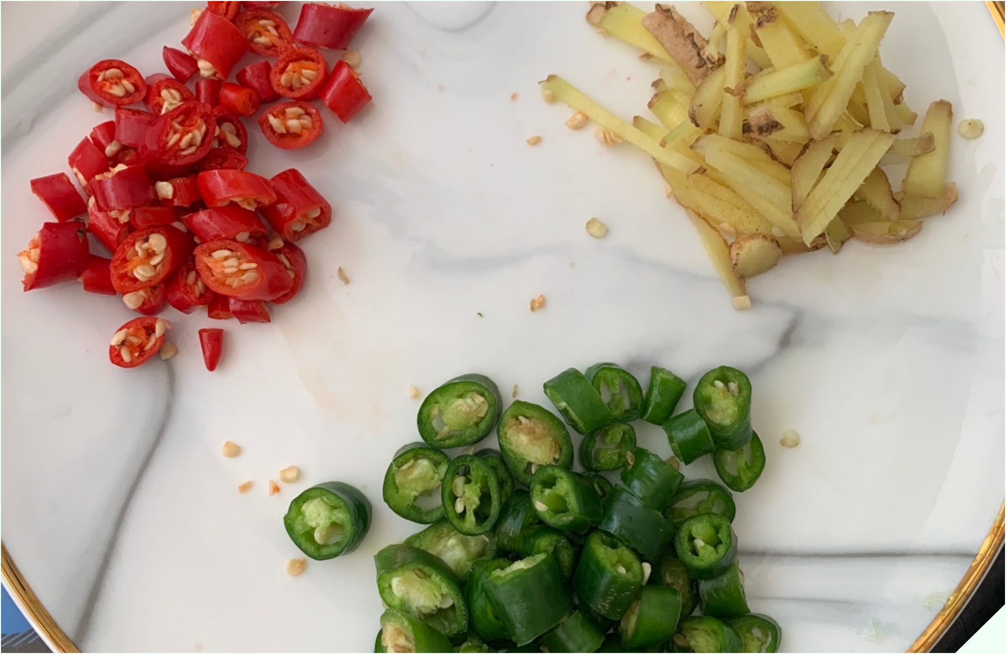 Đi chợ gặp loại thịt được ví như “vị thuốc mùa đông” mua về nấu cùng quả dài ngoằng thành món cay cay, lớn nhỏ đều ăn “thun thút” - 10