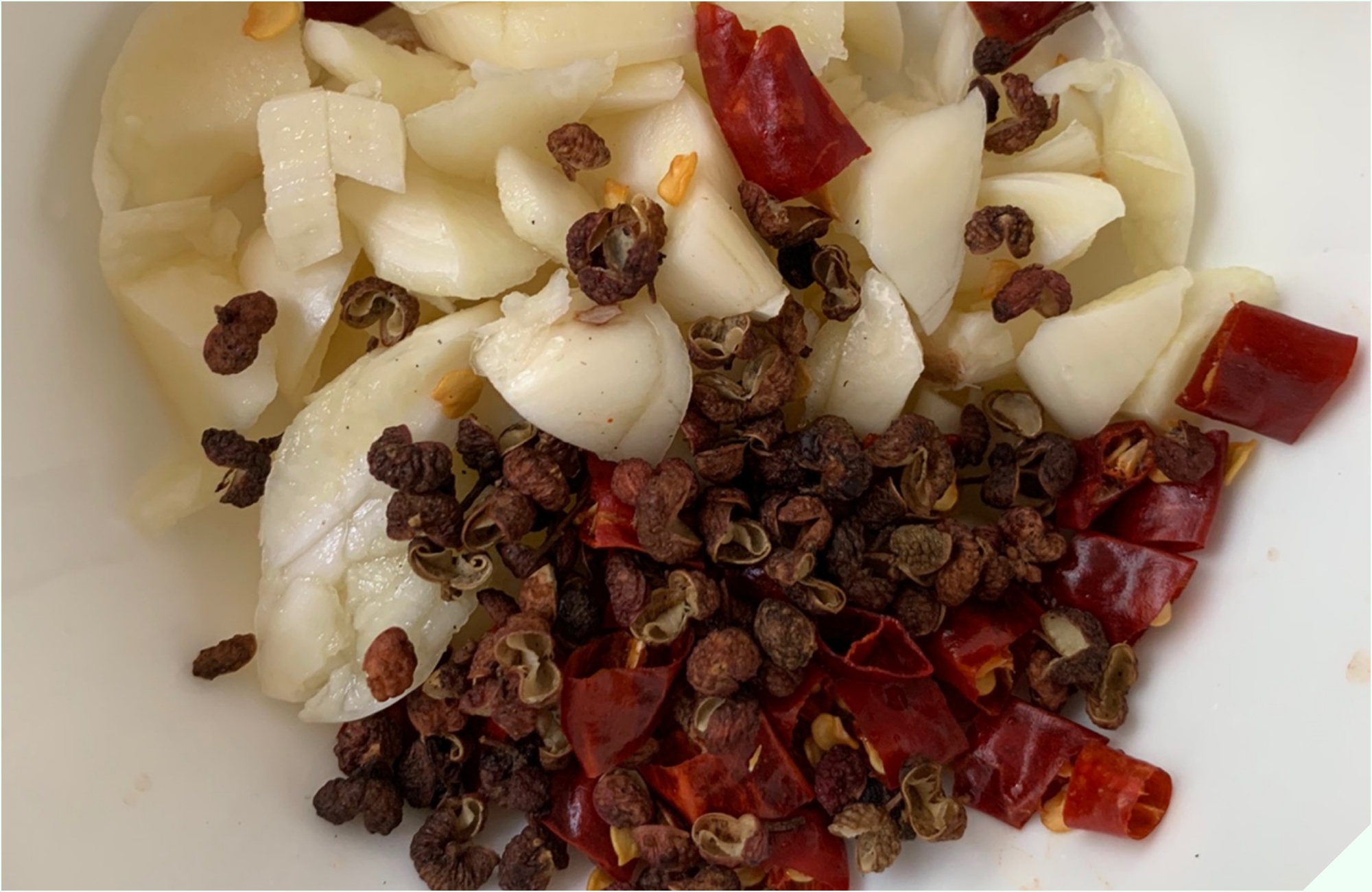 Đi chợ gặp loại thịt được ví như “vị thuốc mùa đông” mua về nấu cùng quả dài ngoằng thành món cay cay, lớn nhỏ đều ăn “thun thút” - 11