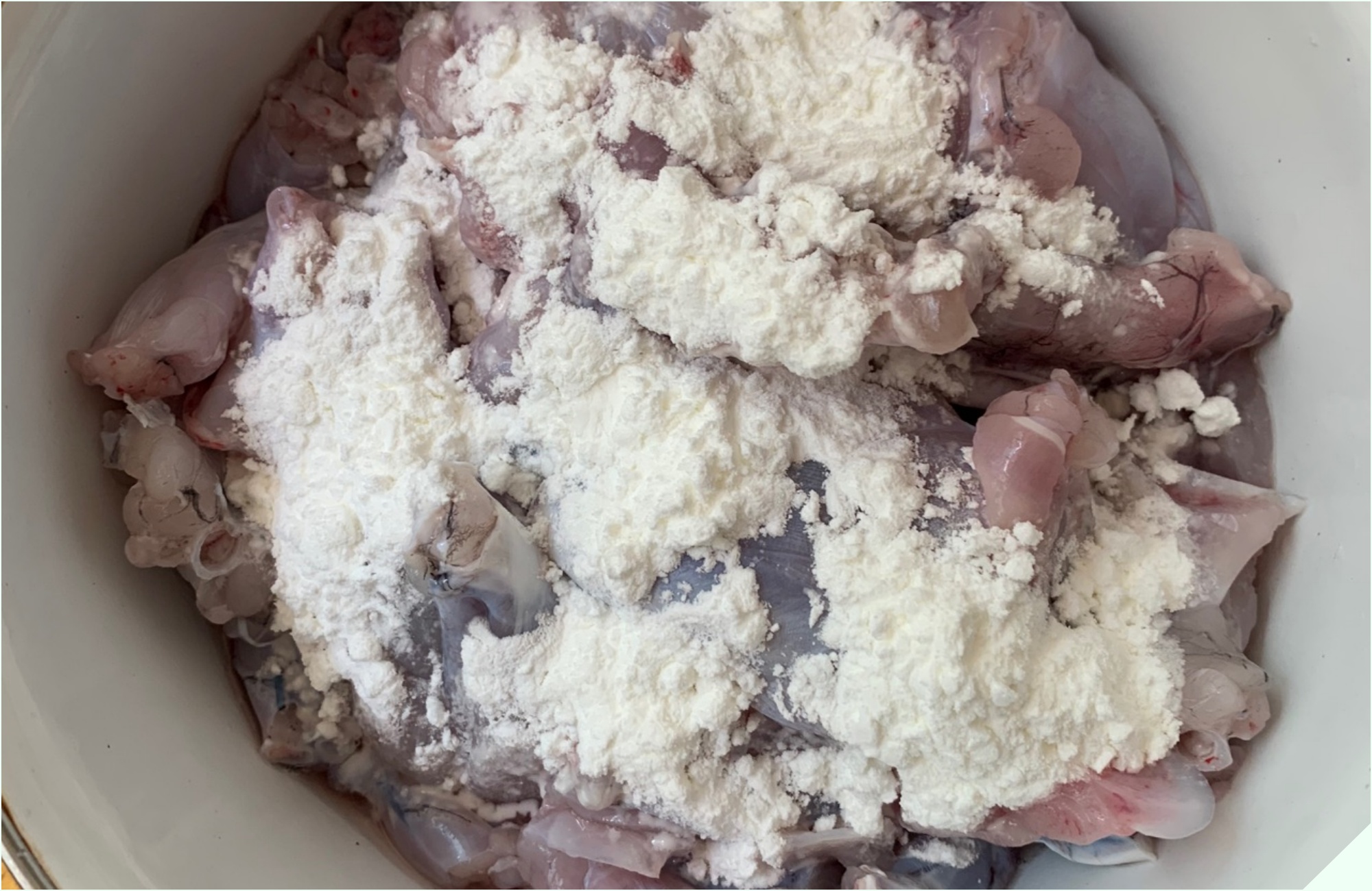 Đi chợ gặp loại thịt được ví như “vị thuốc mùa đông” mua về nấu cùng quả dài ngoằng thành món cay cay, lớn nhỏ đều ăn “thun thút” - 7