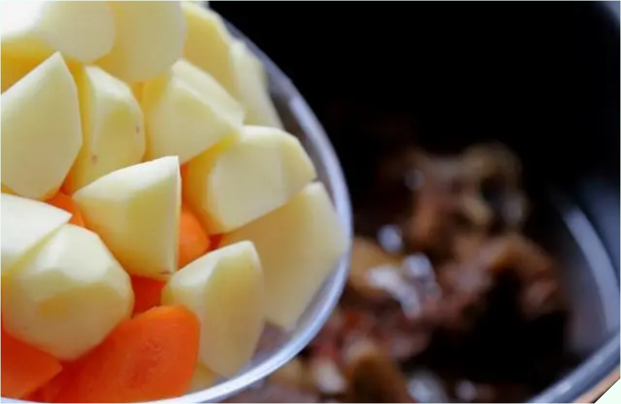 Để khử mùi hôi của thịt bò chỉ chần qua nước sôi là chưa đủ, cứ thêm 1 bước này, thịt sẽ tươi mềm, nấu kiểu gì cũng ngon - 8