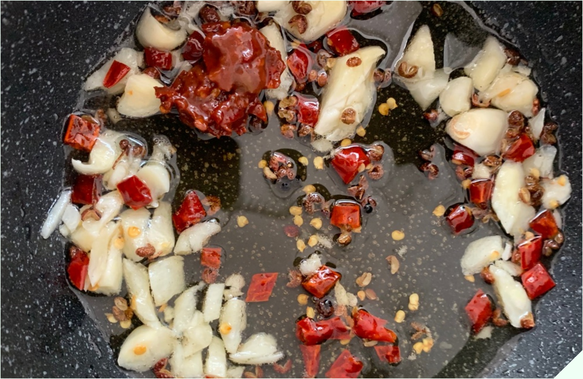 Đi chợ gặp loại thịt được ví như “vị thuốc mùa đông” mua về nấu cùng quả dài ngoằng thành món cay cay, lớn nhỏ đều ăn “thun thút” - 16