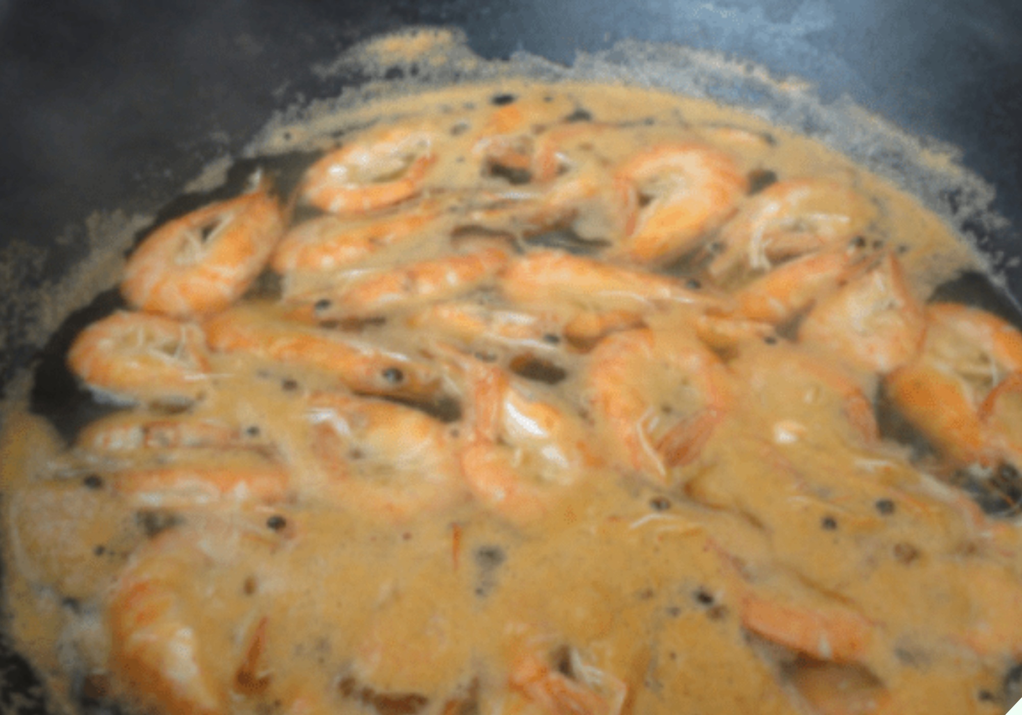 Luộc tôm đừng dùng hành, gừng để khử tanh, chỉ cần thêm vài hạt này tôm chín đỏ au, thơm lừng mà không hề có mùi lạ - 10