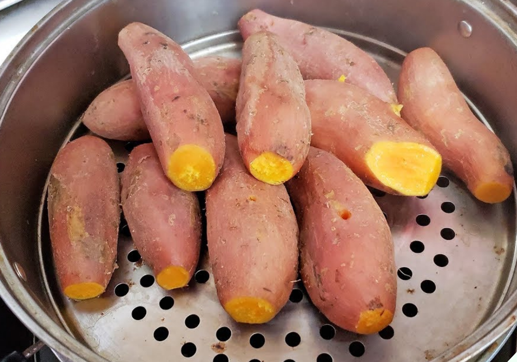 Khoai lang mua về chớ luộc ngay, làm thêm 1 bước này khoai ngọt như nhúng mật lại bở tơi ai ăn cũng phải sửng sốt vì quá ngon - 4