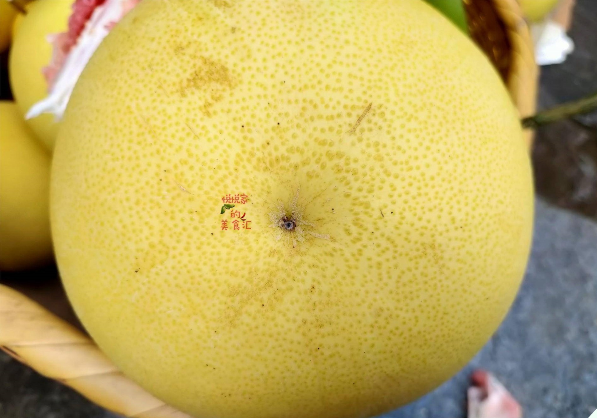 Mua bưởi nên chọn quả nhọn hay tròn? người bán dạy bạn 4 mẹo, nhìn sơ là biết bưởi có ngọt và mọng nước không - 4