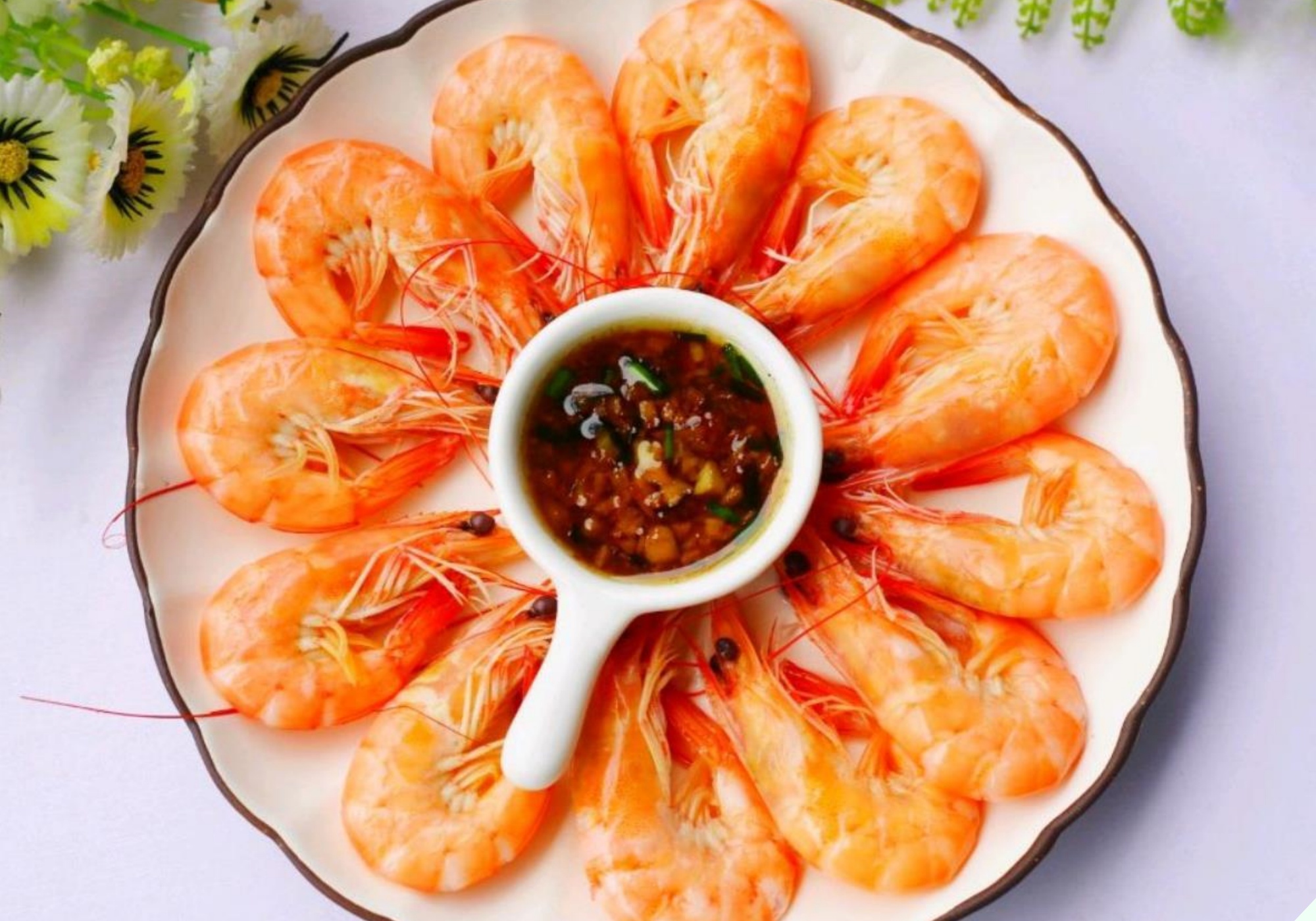 Luộc tôm đừng dùng hành, gừng để khử tanh, chỉ cần thêm vài hạt này tôm chín đỏ au, thơm lừng mà không hề có mùi lạ - 12