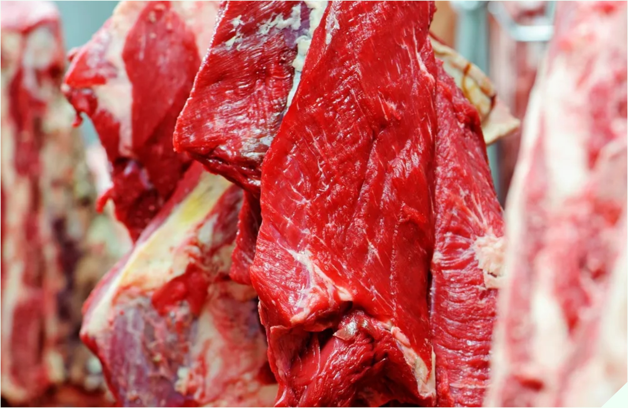 Để khử mùi hôi của thịt bò chỉ chần qua nước sôi là chưa đủ, cứ thêm 1 bước này, thịt sẽ tươi mềm, nấu kiểu gì cũng ngon - 1