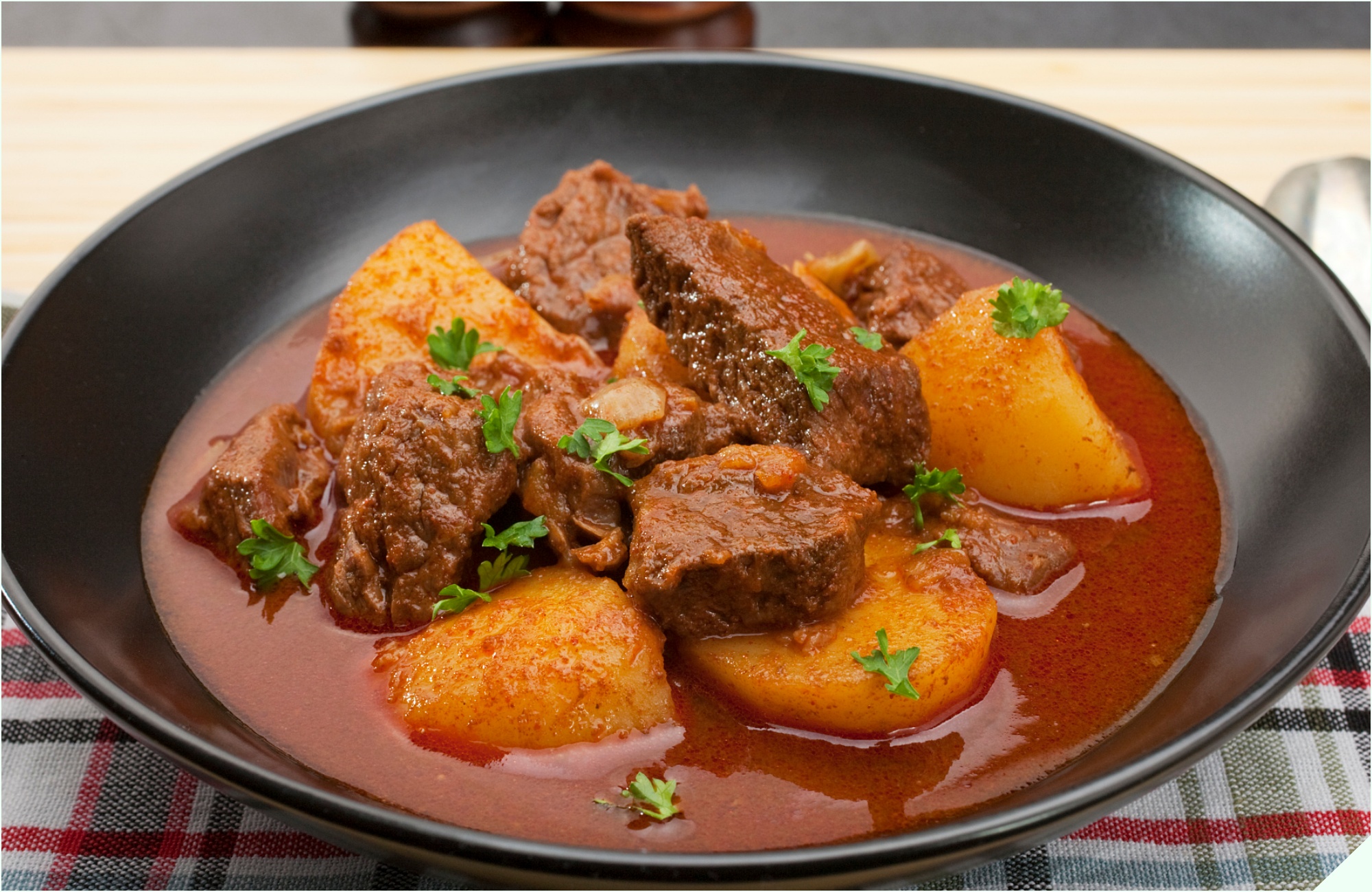 Để khử mùi hôi của thịt bò chỉ chần qua nước sôi là chưa đủ, cứ thêm 1 bước này, thịt sẽ tươi mềm, nấu kiểu gì cũng ngon - 9