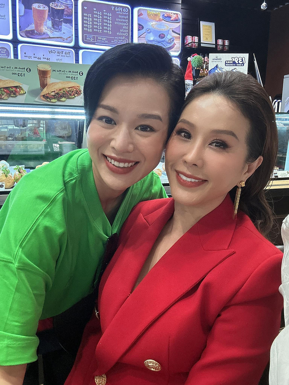 Sao phim TVB Hồ Hạnh Nhi bất ngờ đến Việt Nam, thân thiết bên một mỹ nhân Việt - 4