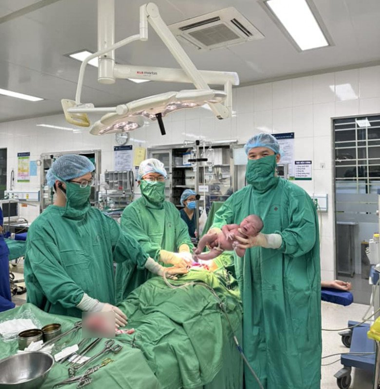 Mẹ bầu không chịu vào phòng mổ dù thai nhi đang nguy cấp chỉ vì kiêng đẻ ngày mùng 1 - 1